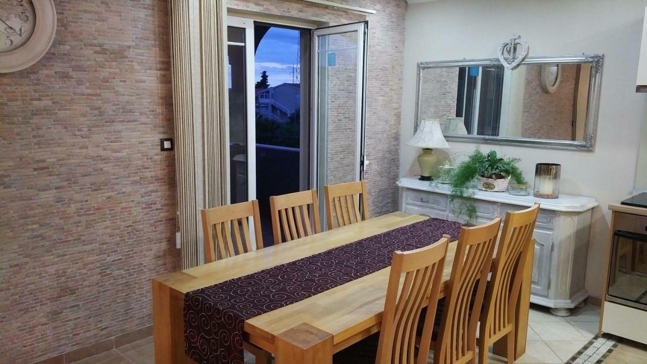 Apartment Gold & Gray ซาดาร์ ภายนอก รูปภาพ